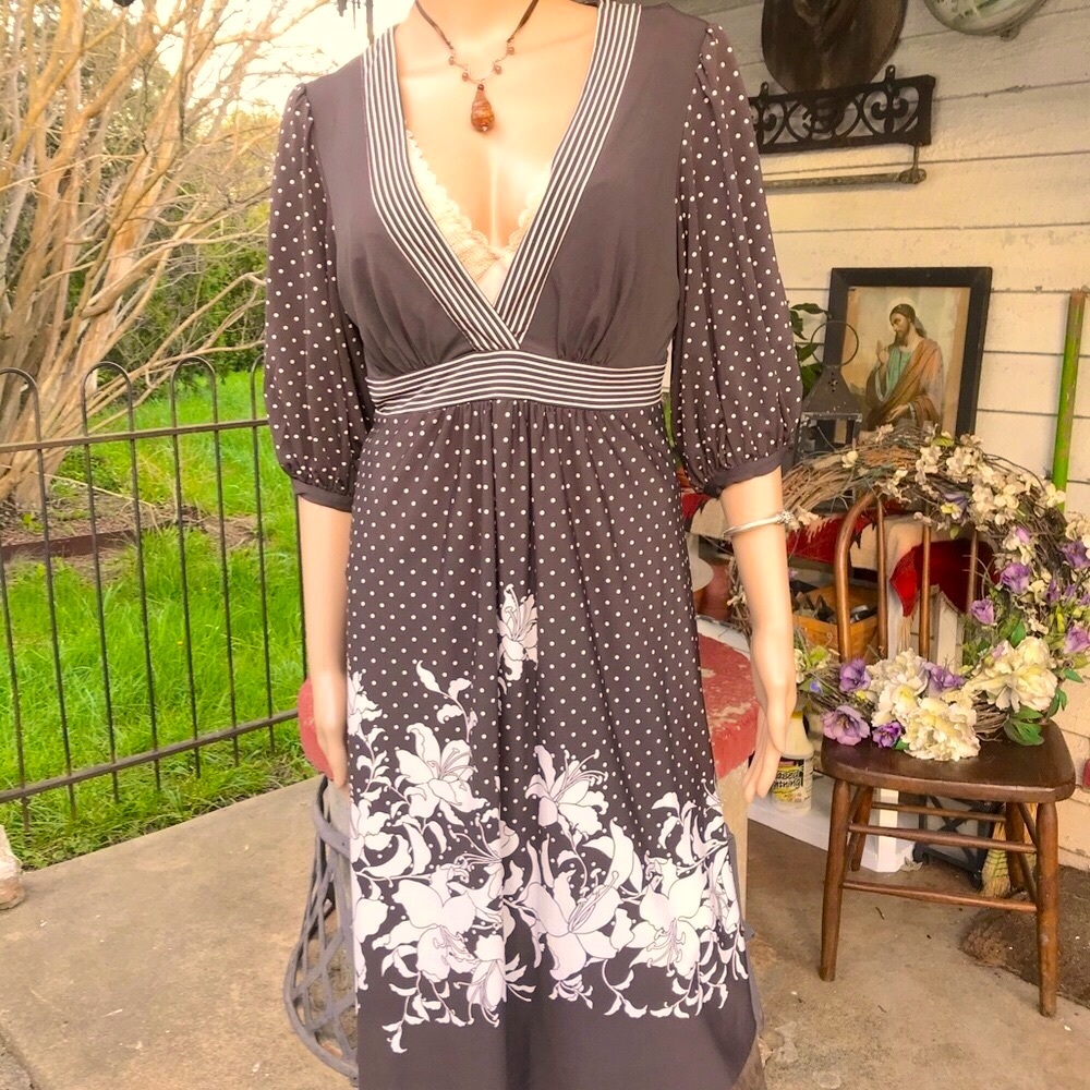 Y2K BCBG Max Azaria Midi Dress. EUC- Boho, 70s style, 3/4 sleeves. Size M - Picture 5 of 11